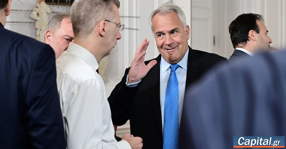 Οι εξωκοινοβουλευτικοί δεν δικαιούνται να κάνουν αφ'...