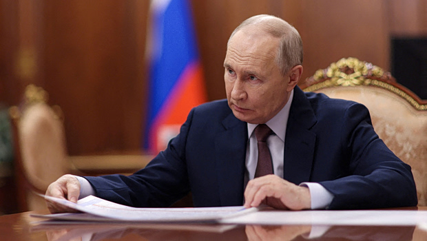 Το ποσοστό δημοφιλίας του Πούτιν πέφτει στο χαμηλότερο επίπεδο από πριν τον πόλεμο στην Ουκρανία