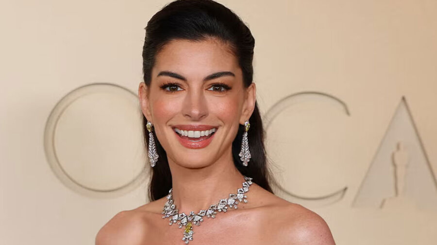 Anne Hathaway: Αναδείχθηκε «η πιο όμορφη γυναίκα στον κόσμο» - Δείτε πώς ήταν πριν τις πλαστικές