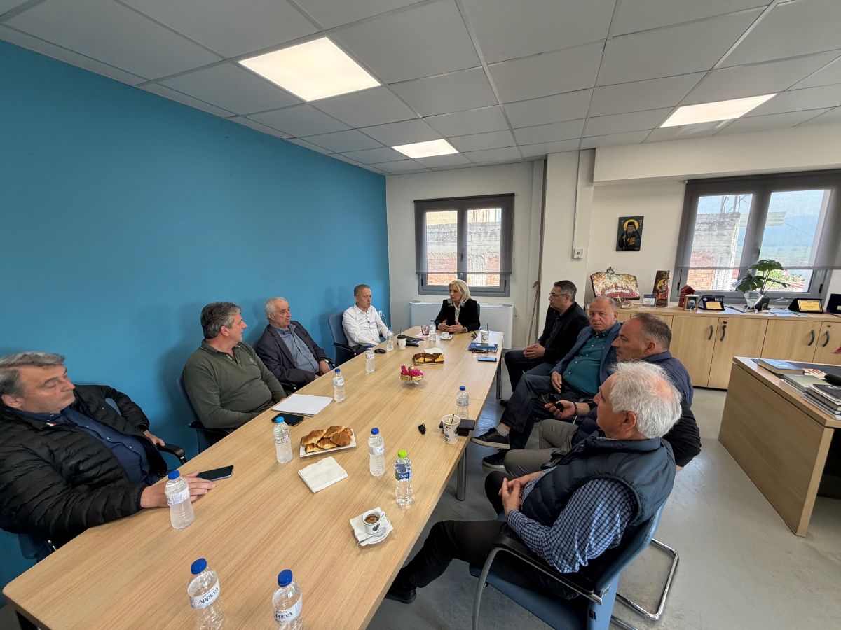 karalariotou-dimarxos-makrakomis