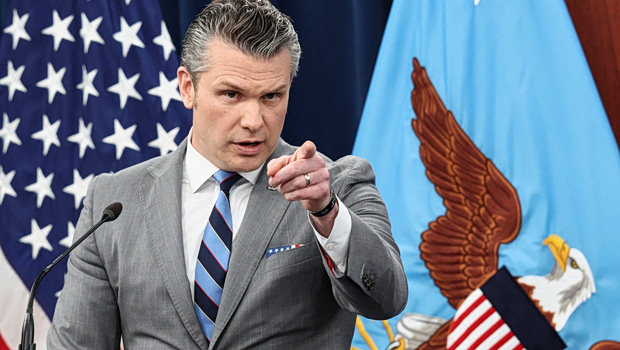 Ο αποκλεισμός των ΗΠΑ στο Ιράν «αποκτά παγκόσμια διάσταση», δηλώνει ο Αμερικανός υπουργός Άμυνας Χέγκσεθ