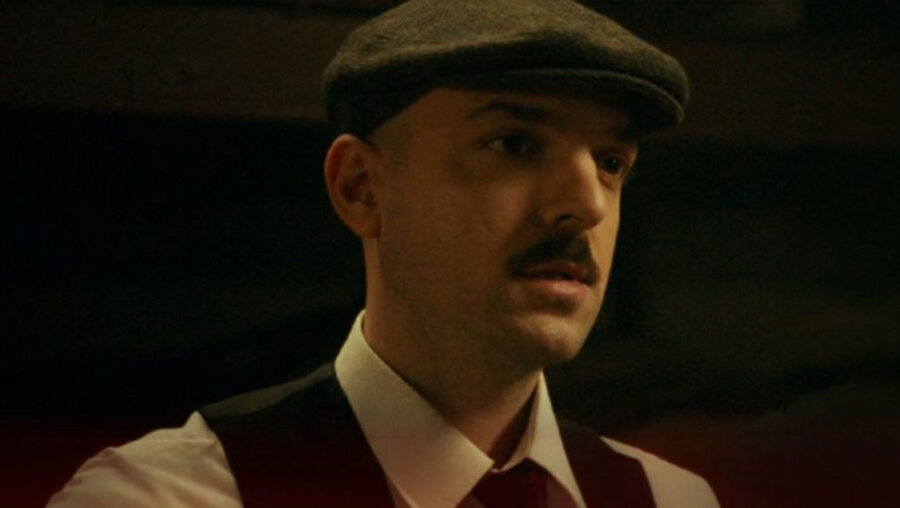 Apon: Το εντυπωσιακό βίντεο κλιπ για το «Ρεμπέτικο» με γνωστό ηθοποιό σε ρόλο - έκπληξη!