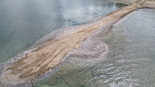 Σκάλα Ωρωπού: Μήνυση από τον δήμο για τα μπάζα σε θαλάσσια περιοχή Natura - «Δημιούργησαν δρόμο 60 μέτρων»