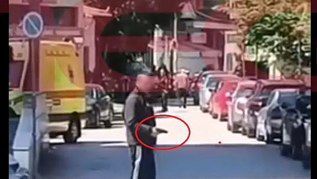 Βίντεο ντοκουμέντο με τον άνδρα ασθενή να κρατά όπλο στο Κρατικό Νοσοκομείο Νίκαιας