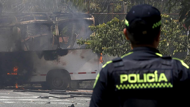 Μαζικές τρομοκρατικές επιθέσεις στην Κολομβία με 13 νεκρούς και 38 τραυματίες λίγο πριν τις εκλογές (βίντεο)