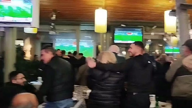 Στο «πόδι» η Κρήτη: Οπαδοί του ΟΦΗ πανηγυρίζουν στο Ηράκλειο το Κύπελλο Ελλάδας (vid)