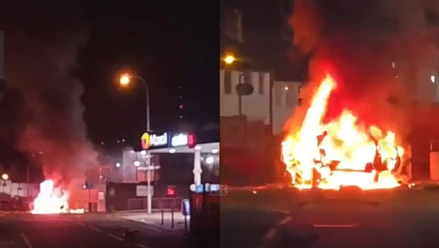 Βόμβα έξω από αστυνομικό τμήμα στο Μπέλφαστ της Βόρειας Ιρλανδίας (βίντεο)