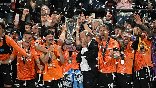 Ο ΟΦΗ ξανά Κυπελλούχος μετά από 39 χρόνια - Συγκίνηση και χαρά στην απονομή (vids)