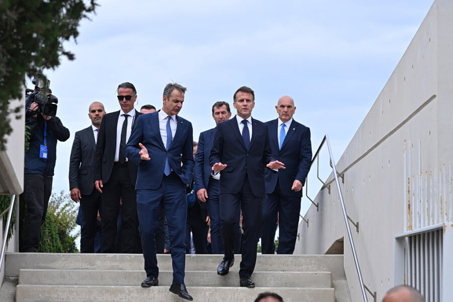 Politico: Μακρόν – Μητσοτάκης ζητούν καθυστέρηση στην αποπληρωμή του χρέους της περιόδου Covid και νέα ευρωομόλογα