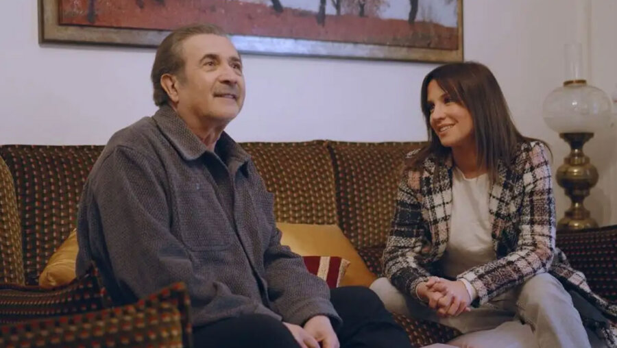 Λύγισε ο Λάκης Λαζόπουλος για τη μητέρα του: «Όταν την βλέπω, αυτό θυμάμαι» - Το δώρο αξίας 60.000 ευρώ που της έκανε