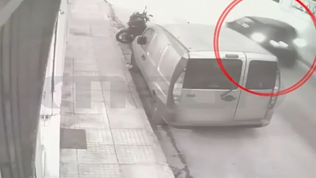 Άγιος Δημήτριος: Η στιγμή που ο 20χρονος φτάνει στο πάρκο Ασυρμάτου πριν τη δολοφονία του 27χρονου