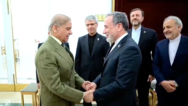 Ιράν: Στρίβειν διά των Στενών του Ορμούζ - Η πρόταση Αραγτσί για να ξεπεραστούν τα εμπόδια για τα πυρηνικά