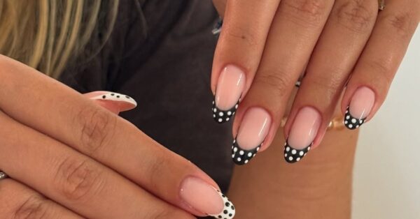 Γαλλικό με πουά: Το manicure που συνδυάζει τις μεγαλύτερες τάσεις της άνοιξης