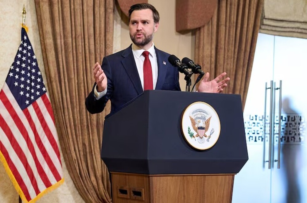 The Atlantic: Ο Βανς «αδειάζει» το Πεντάγωνο για τον πόλεμο στο Ιράν – Ανησυχία για τα πυραυλικά αποθέματα