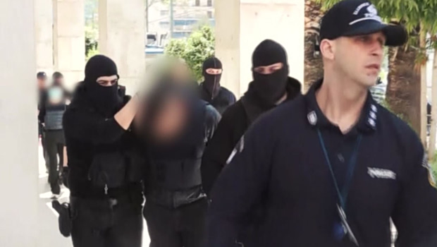 Άγιος Δημήτριος: «Από την κοπέλα ξεκίνησε το κακό» λέει ο παππούς του δράστη - Τι θα ισχυριστεί ο 20χρονος στον ανακριτή