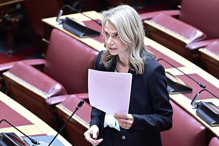 Μιλένα Αποστολάκη: Η κυβέρνηση άφησε τους πολίτες εκτεθειμένους στον ακριβό δανεισμό και στις καταχρηστικές χρεώσεις