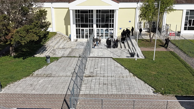 Δική Τεμπών: «Θα ζητήσουμε αποβολή του Δημοσίου από την υποστήριξη της κατηγορίας», είπε συνήγορος - Σε εξέλιξη η διαδικασία