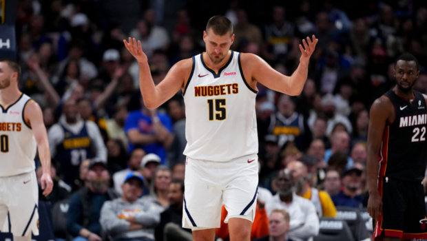 Κακή στάση σώματος; 3 απλές ασκήσεις που γίνονται ακόμα & στο γραφείο