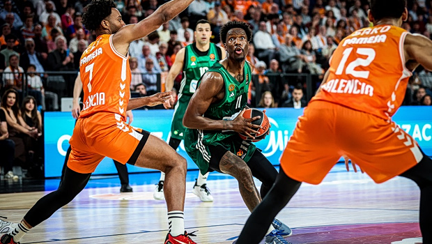 Κακή στάση σώματος; 3 απλές ασκήσεις που γίνονται ακόμα & στο γραφείο