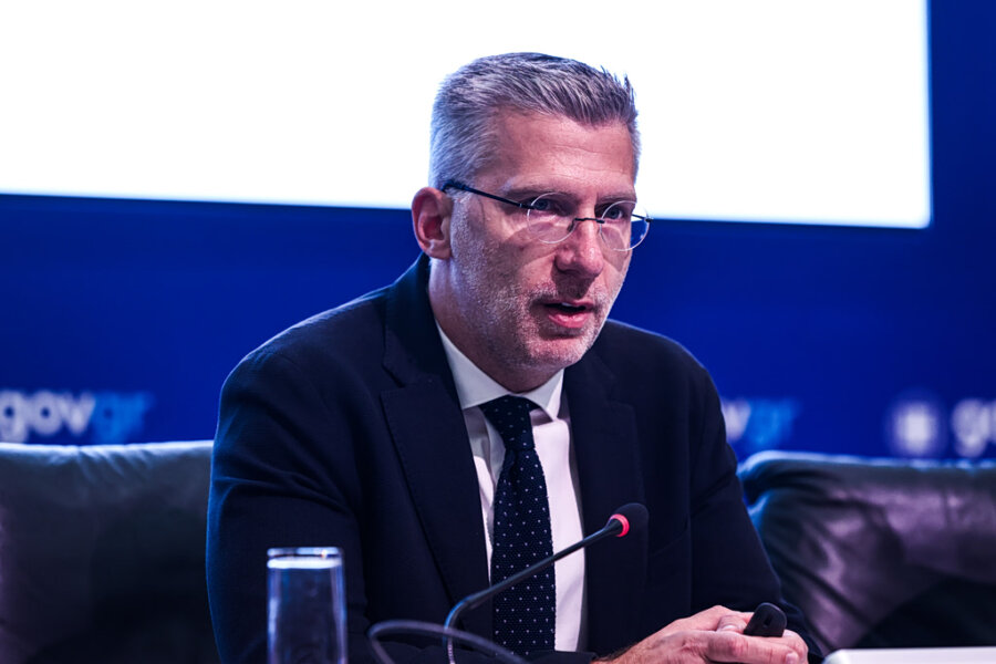 «Δουλεύει σαν μια ομάδα»: Τι απαντά ο Σκέρτσος για το επιτελικό κράτος μετά τις ευθείες βολές των «5»