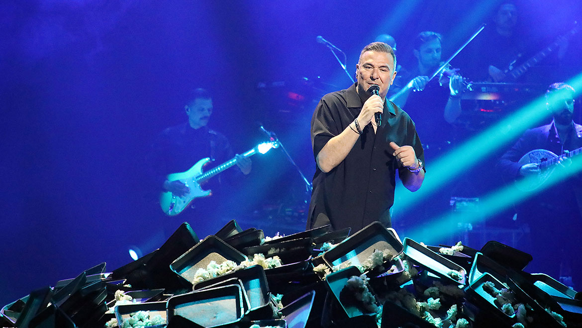 Αντώνης Ρέμος: Aνακοίνωση - έκπληξη για τις εμφανίσεις και τη μεγάλη συναυλία του