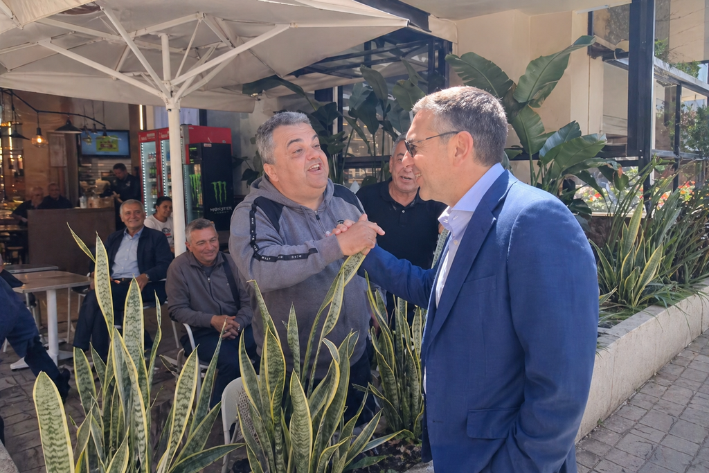 ΟΦΗ: Χαλαρή βόλτα του Τσίπρα στο Ηράκλειο και χιούμορ για το κλίμα ενθουσιασμού