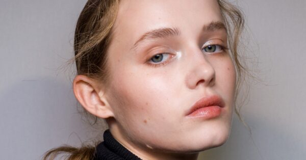 Πώς να αποκτήσετε πιο ζωντανή και λαμπερή επιδερμίδα χωρίς ενέσιμες επεμβάσεις