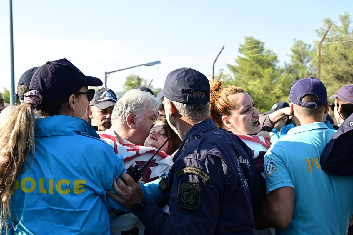 «Το Αττικόν καθρεφτίζει την τραγική κατάσταση του σημερινού ΕΣΥ» - Νέο «παράρτημα» με ράντζα, που ο Άδωνις δεν θα εγκαινιάσει