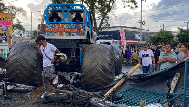 Monster Truck στην Κολομβία παρέσυρε τουλάχιστον 38 άτομα - Δύο άτομα έχασαν τη ζωή τους (βίντεο)