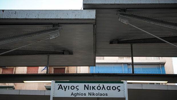 Συρμός του ΗΣΑΠ βγήκε εκτός αποβάθρας - Οι επιβάτες κατέβηκαν στον επόμενο σταθμό