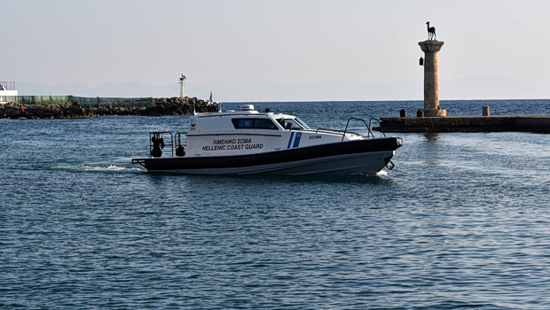 Μακρόνησος: Προσάραξη ρυμουλκού βόρεια του νησιού - Προκλήθηκε εισροή υδάτων