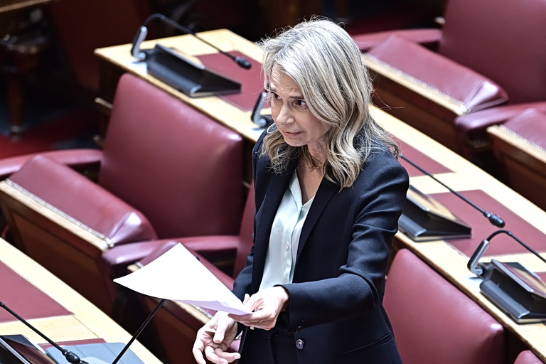 Την ενίσχυση των ΟΤΑ ζητά η Μιλένα Αποστολάκη – «Χιλιάδες εργαζόμενοι σε ομηρεία και εργασιακή ανασφάλεια»