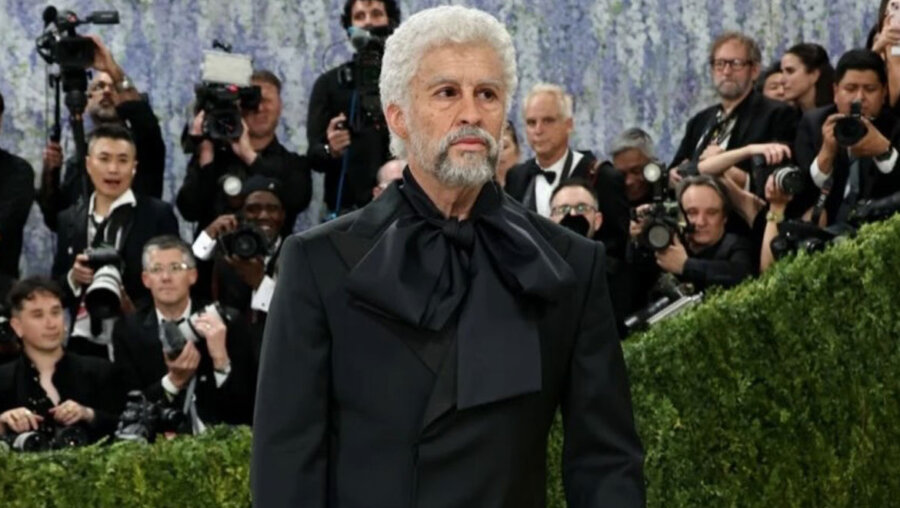 H απίστευτη μεταμόρφωση του Bad Bunny στο Met Gala 2026 - Εμφανίστηκε 50 χρόνια μεγαλύτερος!