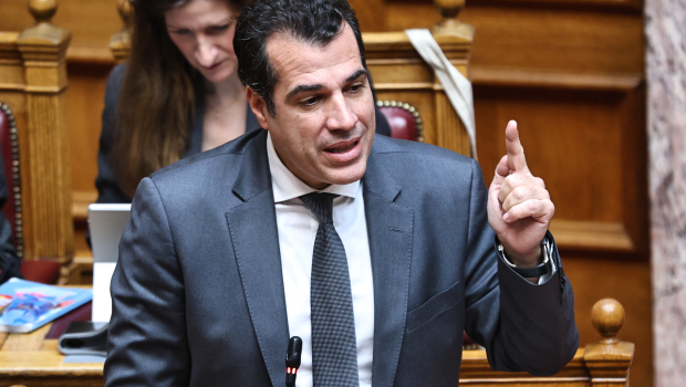 Ο Πλεύρης μοιράζει «ποινές»: Ζητά άρση αδειών παραμονής μεταναστών για τα περιστατικά σε Σύμη και Κηφισιά