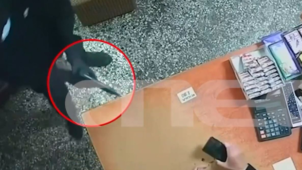 Βίντεο ντοκουμέντο - Ένοπλη ληστεία σε μίνι μάρκετ από συμμορία νεαρών που δρούσε στα βόρεια προάστια της Αττικής