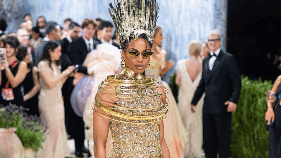 Ciara: Με Celia Kritharioti ως Νεφερτίτη στο Met Gala 2026