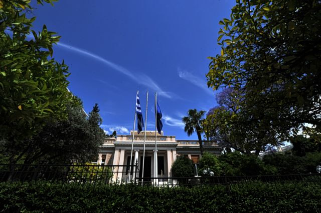 «Επιχείρηση συγκάλυψη» από την κυβέρνηση για ΟΠΕΚΕΠΕ και υποκλοπές - Σφυροκόπημα από την αντιπολίτευση