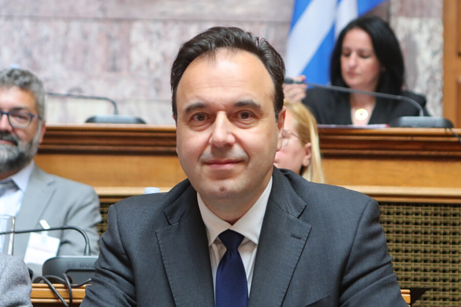 Παπαστεργίου για το νέο πλαίσιο για την πρόσβαση των ανηλίκων στα social – «Ξεκινάμε από 1η Ιανουαρίου του 2027»