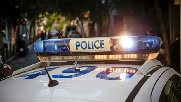 Επεισοδιακή καταδίωξη 49χρονου στου Ρέντη - Τράκαρε με περιπολικό και προσέκρουσε σε κάγκελα πριν συλληφθεί
