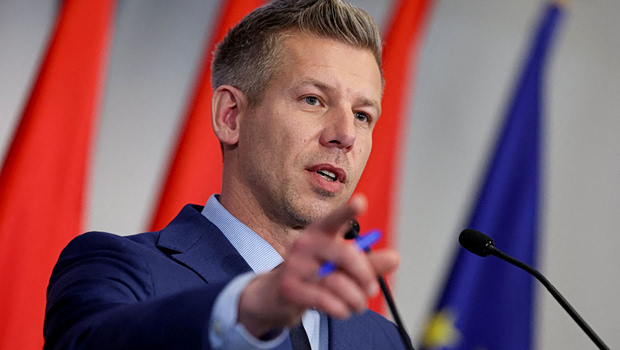 Ουγγαρία: Επέστρεψε στην Ουκρανία τα κατασχεθέντα εκατομμύρια και τον χρυσό της Oschadbank