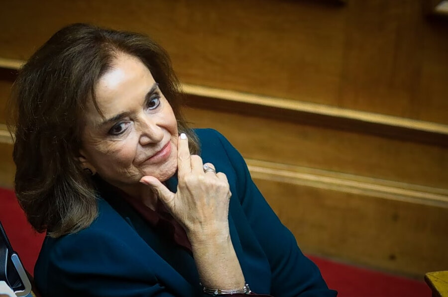 Ντόρα Μπακογιάννη: Γιόρτασε τα γενέθλιά της σβήνοντας 3 τούρτες – Η χιουμοστιστική ανάρτηση με το… σσσοκολατάκι