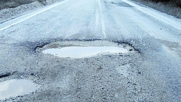 Χανιά: Οδηγός πατινιού έπεσε σε λακούβα και τραυματίστηκε - «Πάει» στα δικαστήρια τον δήμο, αρνείται αποζημίωση 900 ευρώ