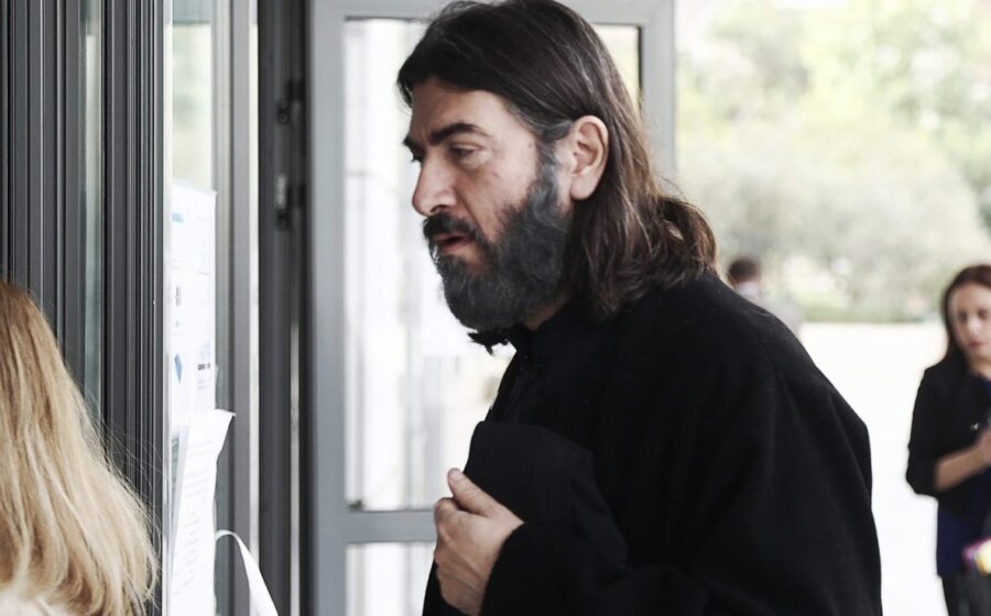 «Κόλαφος» ο εισαγγελέας για πατέρα Αντώνιο και πρεσβυτέρα – Ζητά την παραπομπή τους σε δίκη για τα οικονομικά της Κιβωτού του Κόσμου
