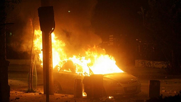 Φθιώτιδα: Σορός ατόμου βρέθηκε μέσα σε αυτοκίνητο κατά την κατάσβεση πυρκαγιάς