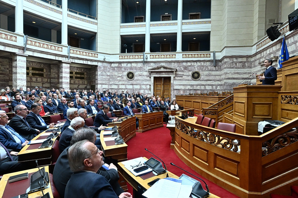 Άνοιξαν νέες πληγές στη ΝΔ: Εξι ώρες με μπηχτές και αλληλοκαρφώματα