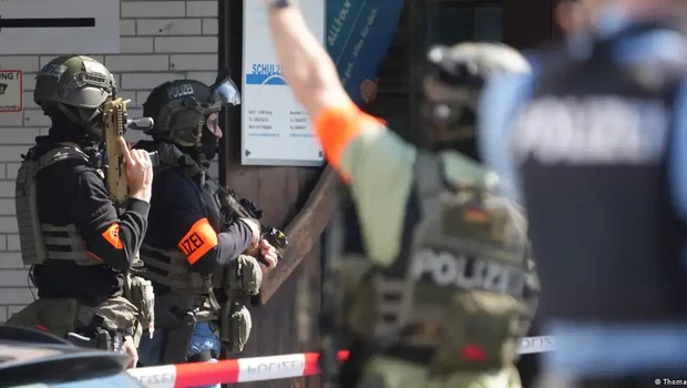 Ελεύθεροι οι όμηροι που κρατούνταν σε τράπεζα στη Γερμανία - Διέφυγαν οι δράστες