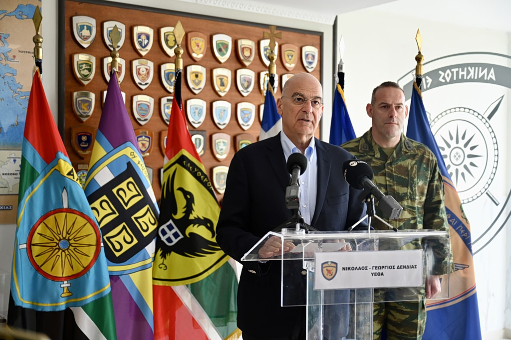 Δένδιας: Πώς αλλάζει η στρατιωτική θητεία – Εκπαίδευση σε drones, αυξήσεις αποζημίωσης και εθελόντριες γυναίκες