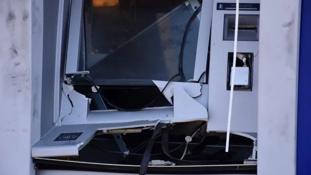 Ανατίναξαν ATM στα Οινόφυτα - 100.000 ευρώ άρπαξαν οι δράστες