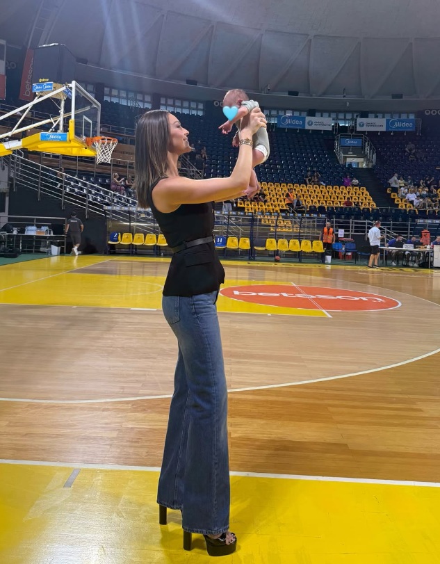 Γιορτή της Μητέρας 2026: Ποιες celebrities θα γιορτάσουν για πρώτη φορά αγκαλιά με τα παιδιά τους