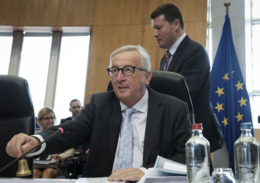 Ζαν-Κλοντ Γιούνκερ στα «ΝΕΑ»: Η Ευρώπη δεν πρέπει να γονατίζει μπροστά στις ΗΠΑ»